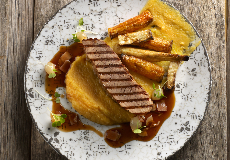 Grillad nötbringa, morotspuré och Bourgonesås