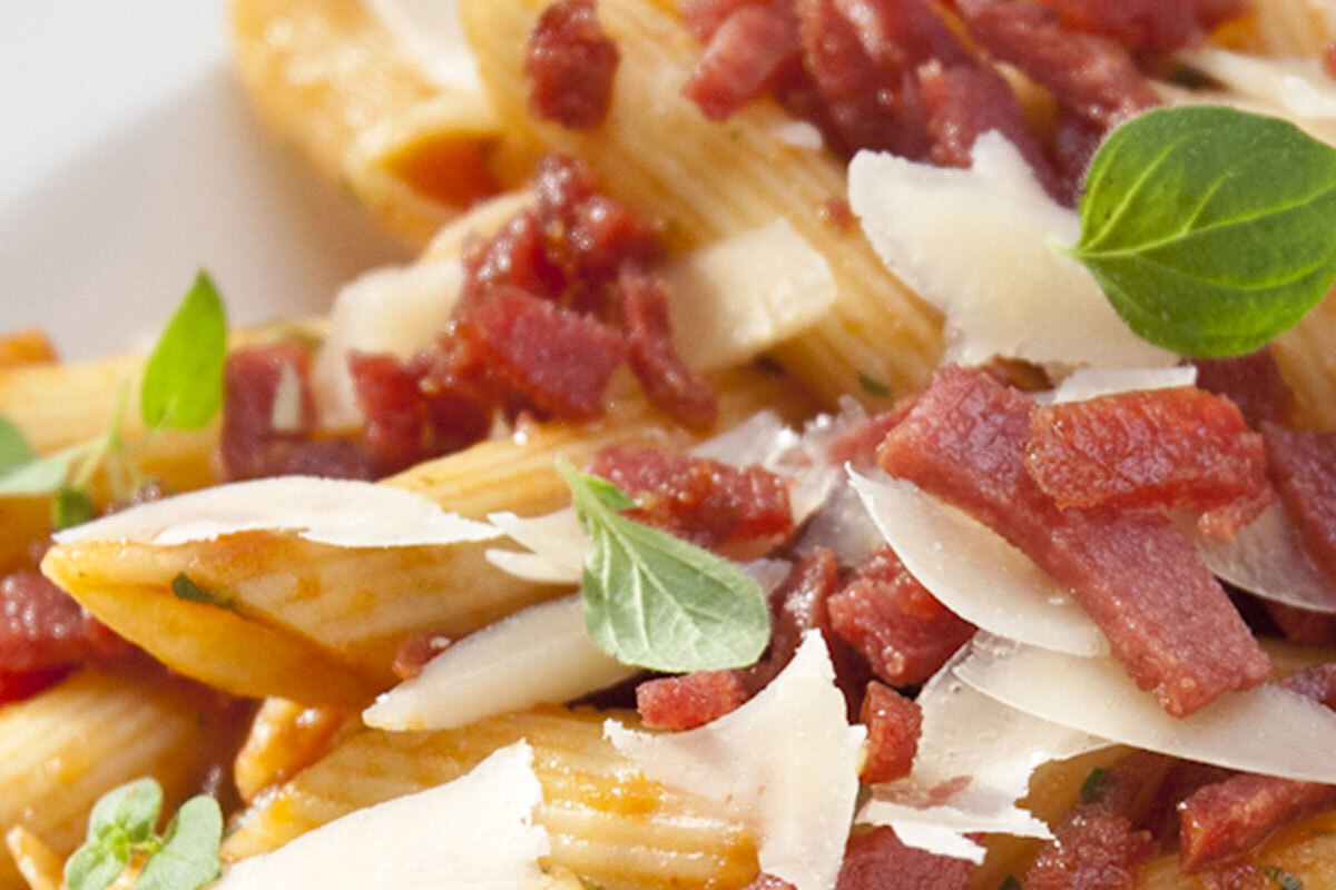 Tomatpasta med medvurst