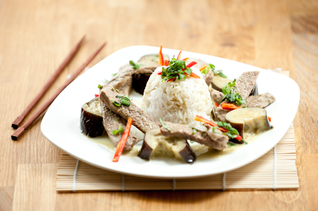 Vihreä Curry naudanlihalla (Gaeng Kiaw Wan Neua)