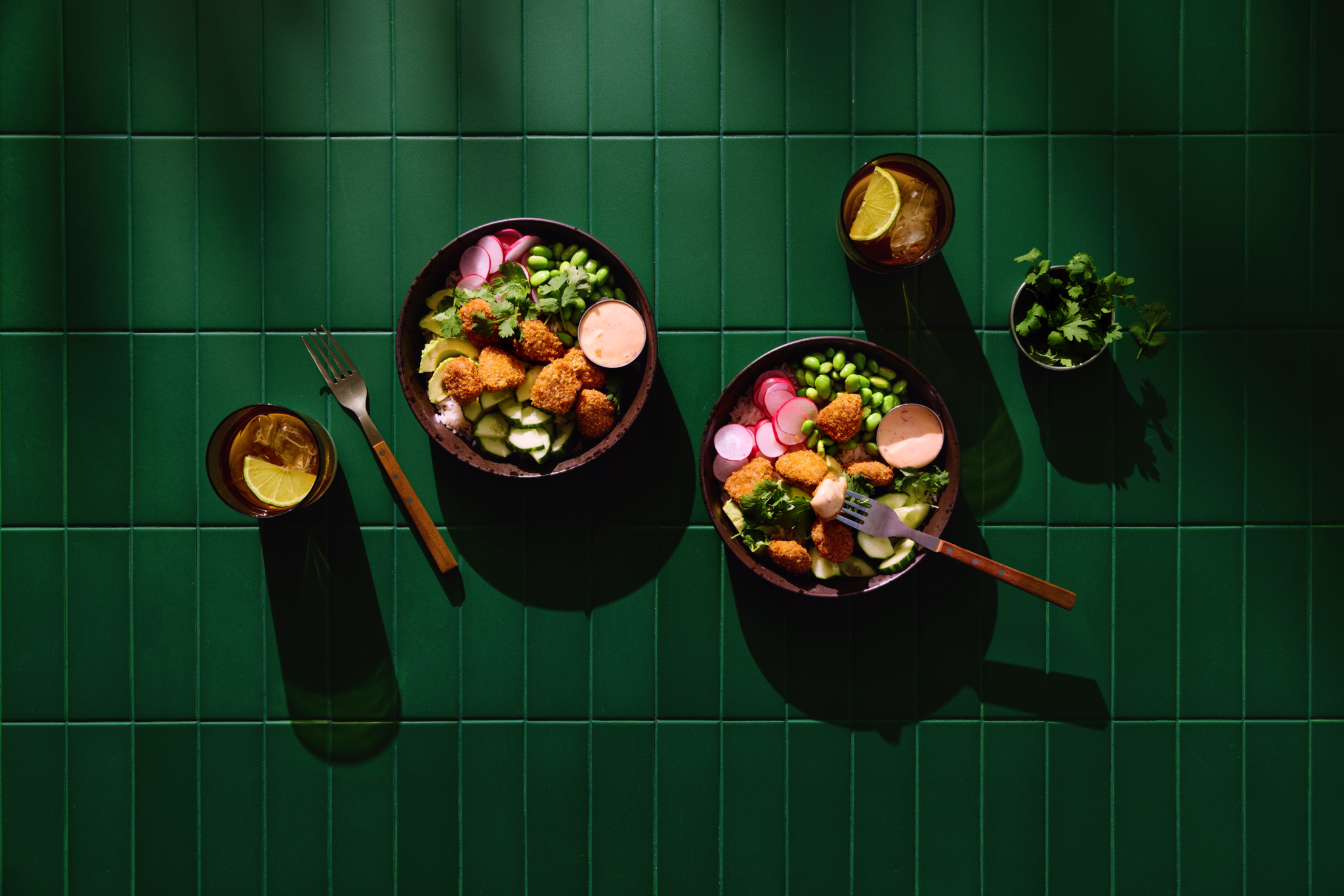 Enkel nugget bowl med chilidipp