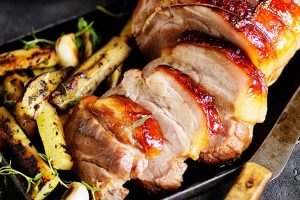 Laaja valikoima herkkuja joulun juhlakauteen